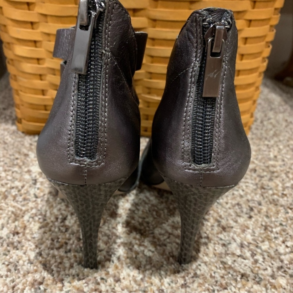 White House Black Market Gunmetal Gray Heels with Studds NWOT - Picture 2 of 7